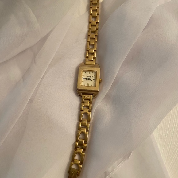 Guess | Gold watch - Picture 14 of 14